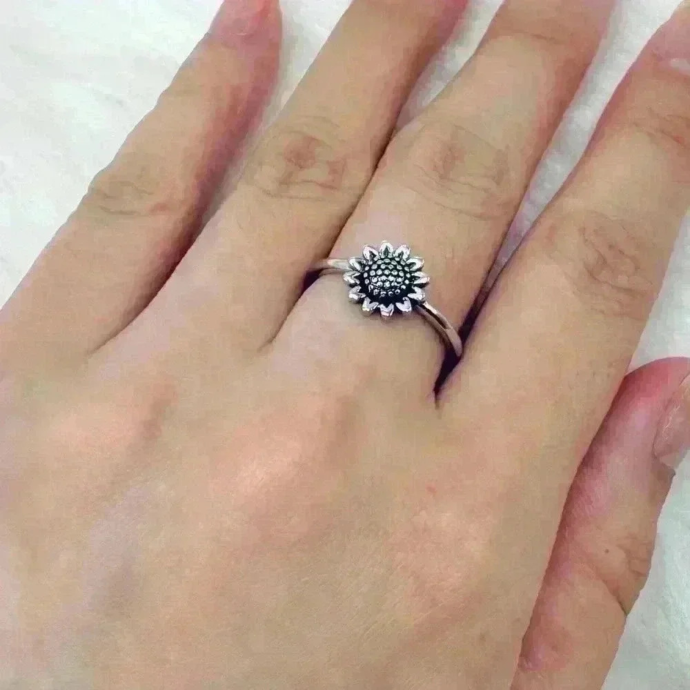 Vintage Sunflower Design Ring Silver Plated size 6 - Picture 5 of 6